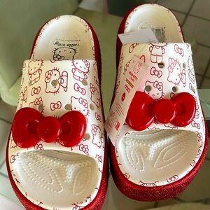 Hello Kitty® x Crocs Stomp Platform Slide Sandal - White / Red